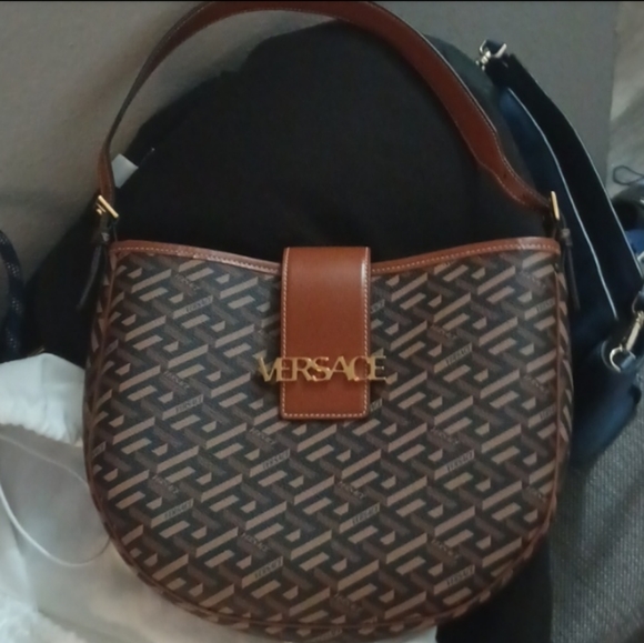 Versace Monogram Greca Coated Canvas Hobo bag w/Greca Printed Compact Zip Wallet - Picture 4 of 16